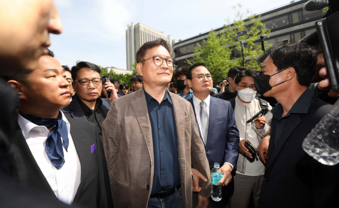 검찰이 더불어민주당 '전당대회 돈봉투' 사건과 관련해 송영길 전 더불어민주당 대표 캠프 콜센터 운영자 박모씨를 압수수색 중이다. 사진은 지난 2일 서울 서초구 서울중앙지검에 자진 출석한 송영길 전 더불어민주당 대표. /사진=뉴시스