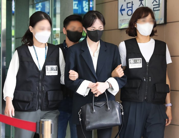 '하트시그널3'에 출연했던 서민재는 필로폰 투약 혐의를 받아 영장실질심사를 받았다. 사진은 지난 18일 서울 마포구 서울서부지방법원에서 열린 구속전피의자심문을 마친 뒤 법원을 나서는 서민재. /사진=뉴스1
