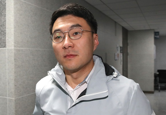 위메이드 직원의 국회 출입 기록이 위정현 한국게임학회장이 주장한 P2E(Play to Earn·돈 버는 게임) 입법 로비설의 쟁점으로 부상했다. 사진은 최근 더불어민주당을 탈당한 김남국 무소속 의원. /사진=뉴스1