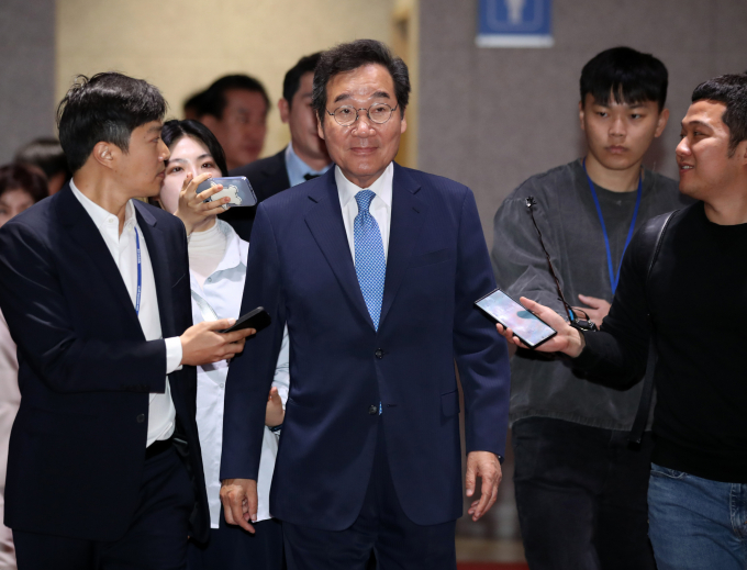 김성태 국민의힘 중앙위원회 의장이 이낙연 전 더불어민주당 대표가 올여름 귀국해 민주당 전면에 등장할 것이라고 밝혔다. 사진은 지난달 18일 인천국제공항 제2여객터미널을 통해 미국으로 출국하는 이 전 대표. /사진=뉴스1