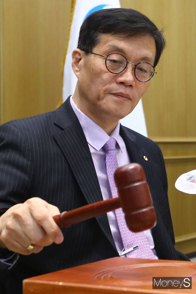 [머니S포토] 금통위, 경기둔화 우려…세차례 기준금리 동결
