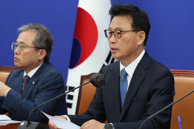 박광온 더불어민주당 원내대표가 윤석열 정부는 노동 현장 안전을 획기적으로 높일 종합 대책을 책임 있게 마련해야 한다고 밝혔다. 사진은 25일 오전 서울 여의도 국회에서 열린 정책조정회의에서 발언하는 박 원내대표. /사진=뉴스1