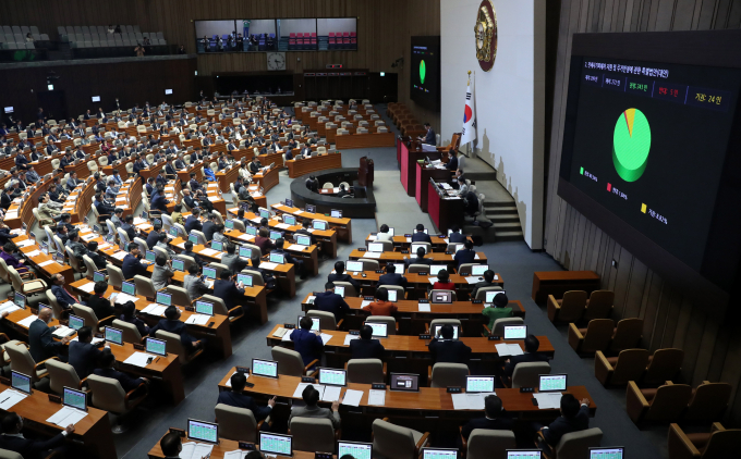 25일 오후 서울 여의도 국회 본회의장에서 열린 제406회국회(임시회) 1차 본회의에서 '전세사기피해자 지원 및 주거안정에 관한 특별법안(대안)'이 통과했다. /사진=뉴시스