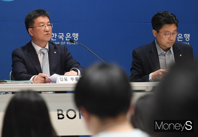 [머니S포토] 김웅 한국은행 부총재보, 5월 경제전망 설명