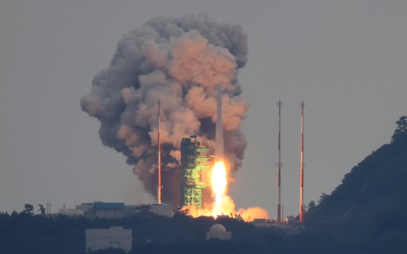 한국형 우주발사체 누리호(KSLV-Ⅱ)가 25일 오후 6시24분 전남 고흥군 나로우주센터에서 발사됐다. /사진=뉴스1