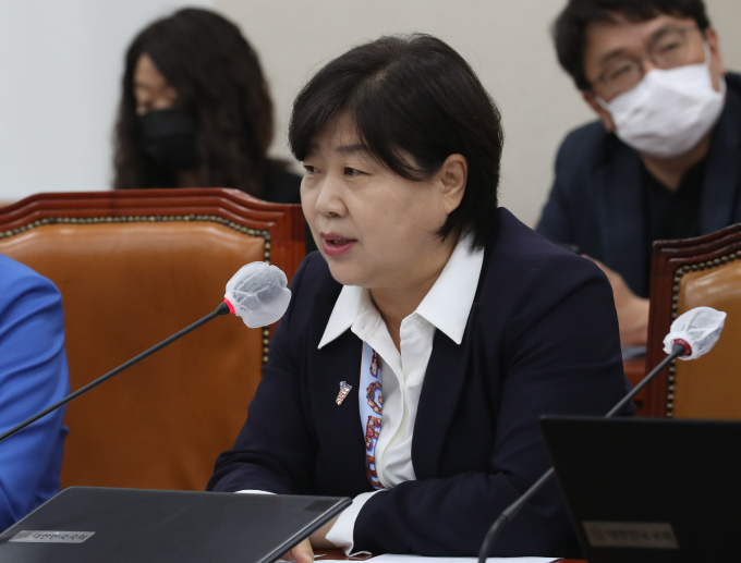 서영교 더불어민주당 최고위원이 당원이 아닌 사람을 개딸(개혁의딸)이라고 하는 것은 감찰대상이 될 수 있다고 밝혔다. 사진은 지난 22일 서울 여의도 국회에서 열린 기획재정위원회 전체회의에서 발언하는 서 최고위원. /사진=뉴스1 