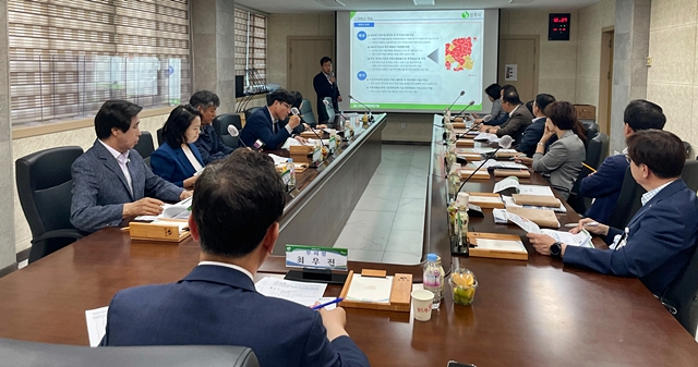상주시가 지난 25일 시청 소회의실에서 '인구감소대응 기본계획 수립 연구용역' 최종보고회를 하고 있다./사진제공=경북 상주시