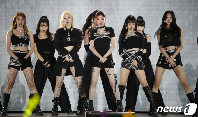 [사진] 에버글로우, 블랙 카리스마