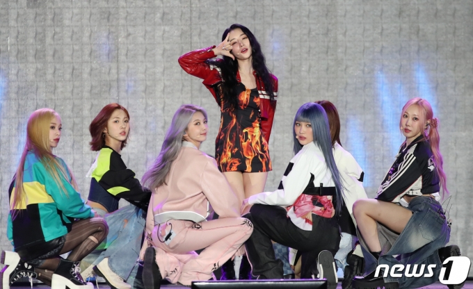 [사진] 드림캐쳐, 우릴 봐봐