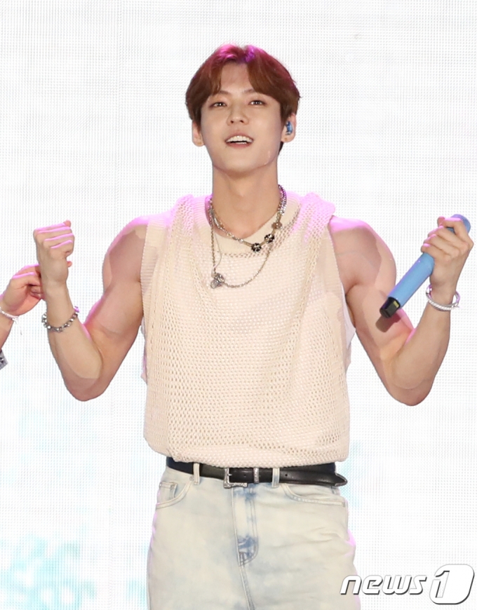 [사진] 비투비 이민혁, 요즘 6끼 먹고 벌크업