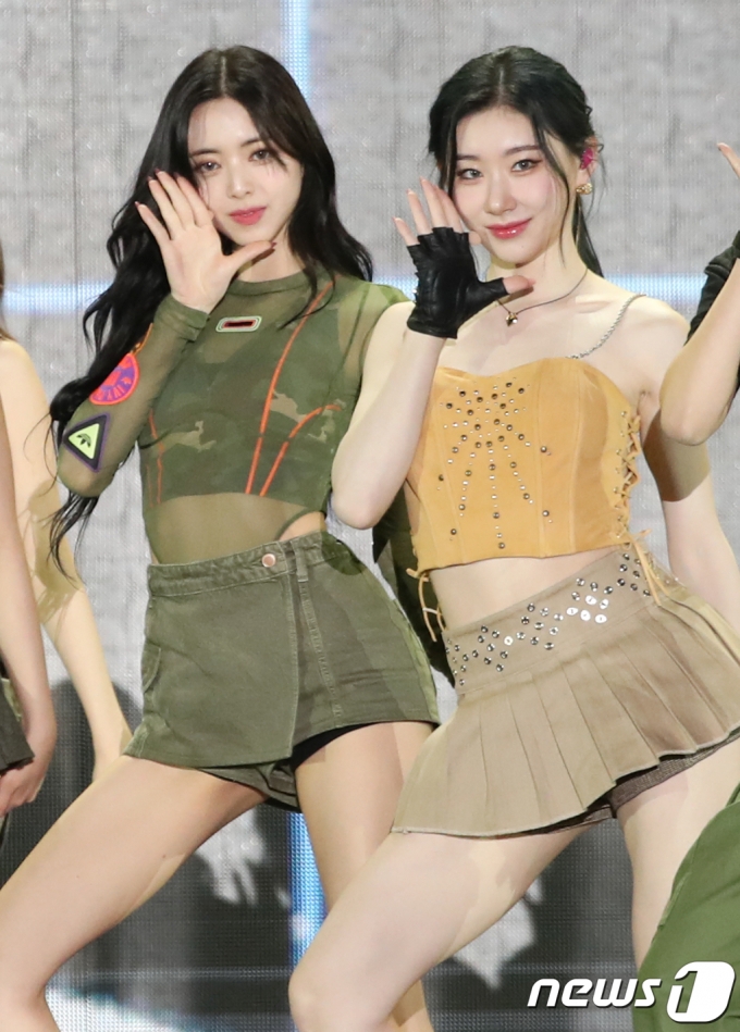 [사진] 유나·채령, 비주얼 막내 라인