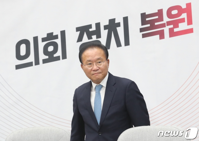 윤재옥 국민의힘 원내대표가 26일 오전 서울 여의도 국회에서 열린 원내대책회의에 참석하고 있다. 2023.5.26/뉴스1 ⓒ News1 송원영 기자