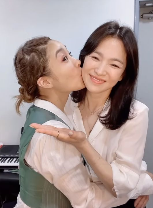 옥주현이 절친 송혜교와 우정을 과시했다. / 사진=옥주현 SNS
