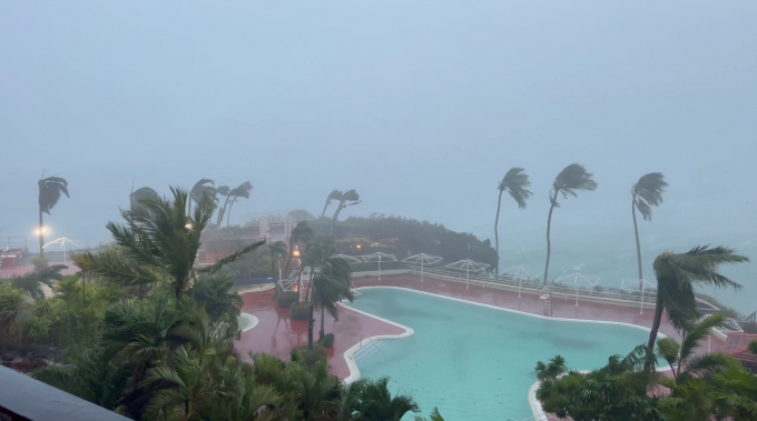 괌 강타한 태풍 '마와르'에 韓 관광객 3200명 발 묶여