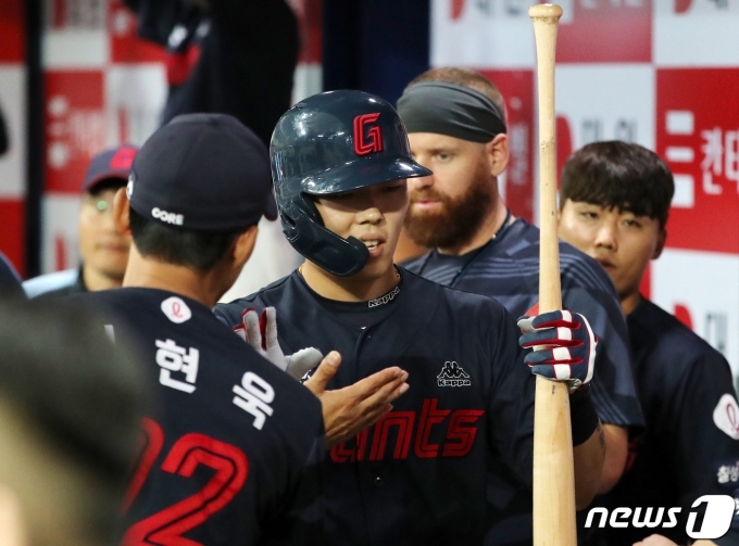 [사진] 고승민, 우리가 먼저 앞서간다!