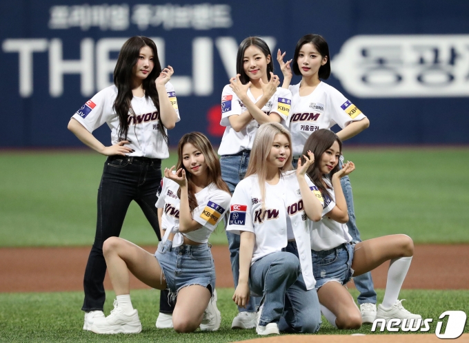 [사진] 축하공연 펼치는 퍼플키스