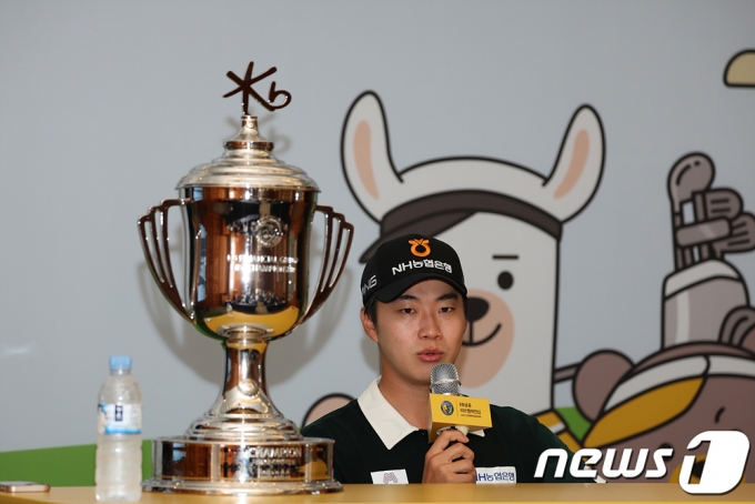[사진] 우승 소감 밝히는 김동민