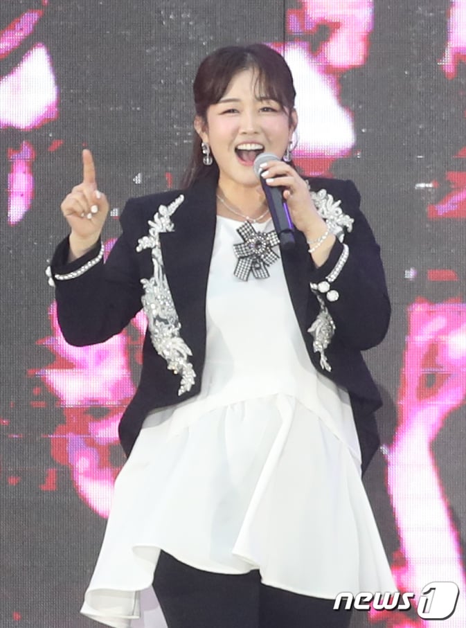 [사진] 정미애, 시원시원한 열창