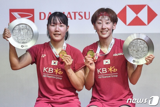 여자 복식 금메달을 수확한 이소희-백하나 조. ⓒ AFP=뉴스1