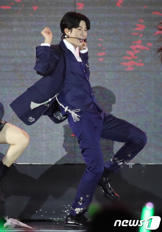 [사진] 정동원, 물 만난 물고기