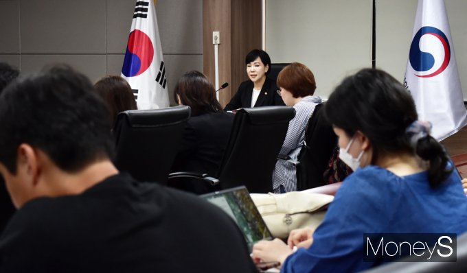 [머니S포토] 권익위 전현희, 코인·선관위 입장 밝혀…