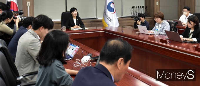 [머니S포토] 권익위 