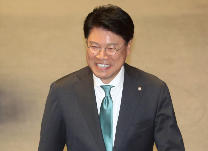 30일 국회에서 열린 제2차 본회의에서 장제원 국민의힘 의원이 과학기술정보방송통신위원장으로 선출됐다. 사진은 30일 서울 여의도 국회에서 열린 제406회 국회(임시회) 제2차 본회의에 참석한 장제원 신임 과학기술정보방송통신위원장. /사진=뉴시스