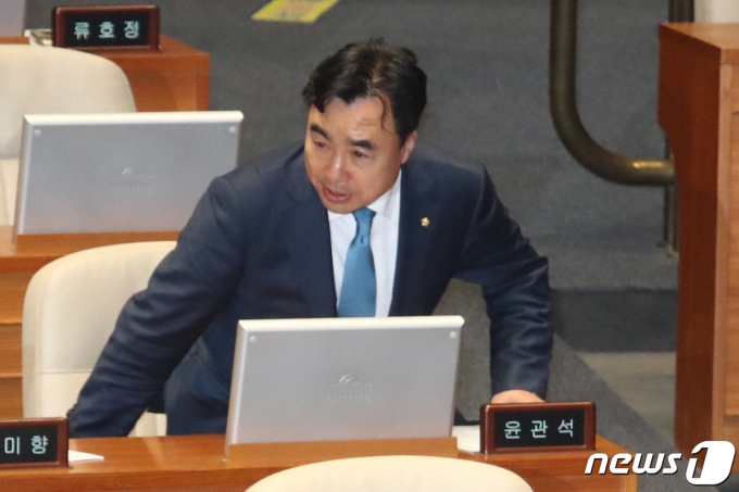 윤관석 무소속 의원이 25일 오후 서울 여의도 국회에서 열린 제406회 국회(임시회) 제6차 본회의에 참석하고 있다. 2023.5.25/뉴스1 ⓒ News1 황기선 기자