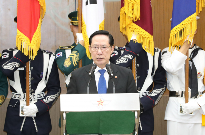 고위공직자범죄수사처(공수처)가 송영무 전 국방부 장관의 계엄 문건 발언이 담긴 국방부 관계자의 업무수첩을 확보했다. 사진은 지난 2018년 9월21일 서울 용산구 국방부 청사에서 열린 국방부 장관 이·취임식에서 이임사를 하는 송 전 장관. /사진=뉴스1