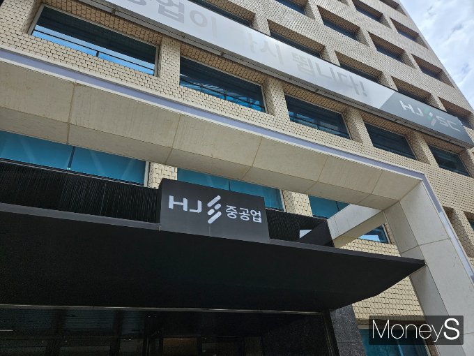 HJ중공업이 경영 정상화에 전사적 역량을 쏟고 있다. 사진은 HJ중공업의 영도조선소 입구. /사진=최유빈 기자