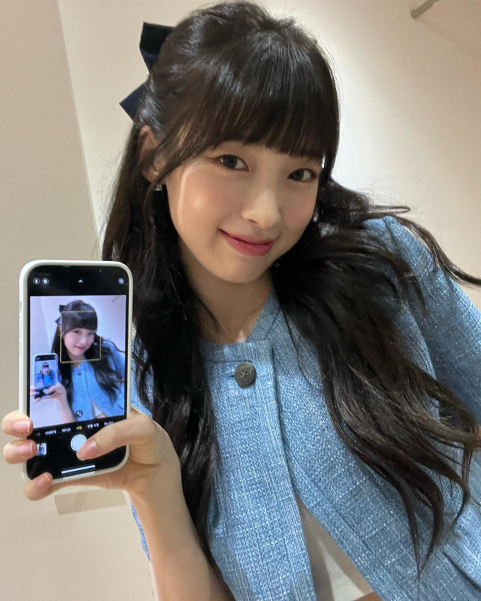 오마이걸 아린, 'MZ 거울셀카' 도전…"이거 맞나?"