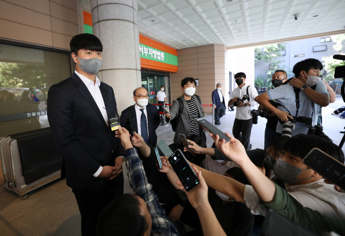 두산 베어스 투수 이영하가 31일 학폭 가해자 의혹을 씻고 두산과 연봉 계약을 체결한다. 사진은 이영하 선수. /사진=뉴스1