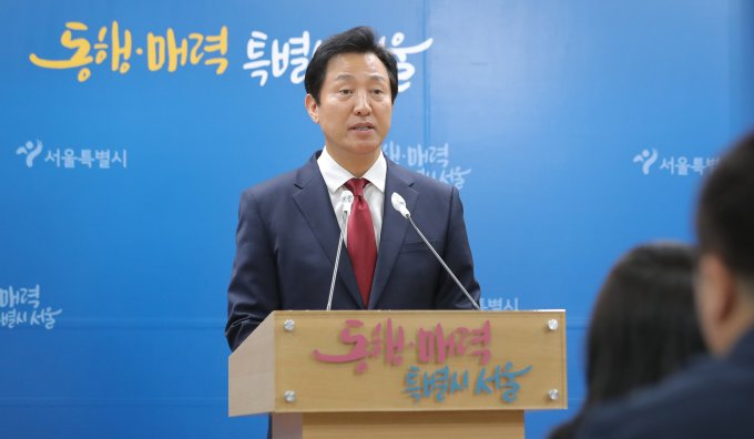 국힘 "지나친게 나아" vs 민주 "아마추어 행정"… 서울시에 온도차