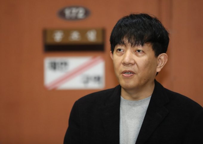 불법 영업 논란으로 재판에 넘겨진 차량 호출 서비스 '타다' 관련자들이 대법원에서 최종 무죄를 선고받았다. 사진은 지난 2020년 3월3일 서울 여의도 국회 정론관 앞에서 기자회견을 열고 '타다 금지법' 국회 처리를 반대하는 발언을 하는 이재웅 쏘카 대표. /사진=뉴시스