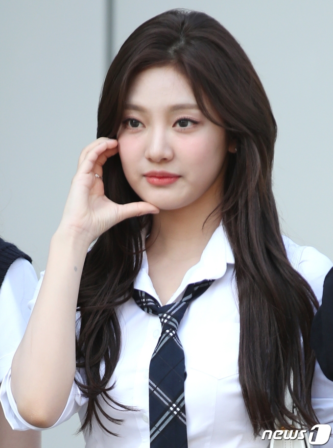 [사진] 에스파 닝닝, 꽃 미모로 '아형 고교' 접수