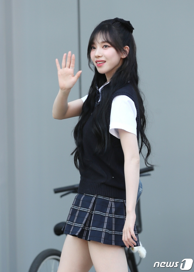 [사진] 카리나, 등교하는 바비인형