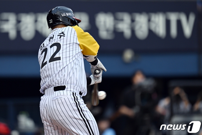 [사진] 슬럼프 탈출 2타점 안타 날리는 김현수