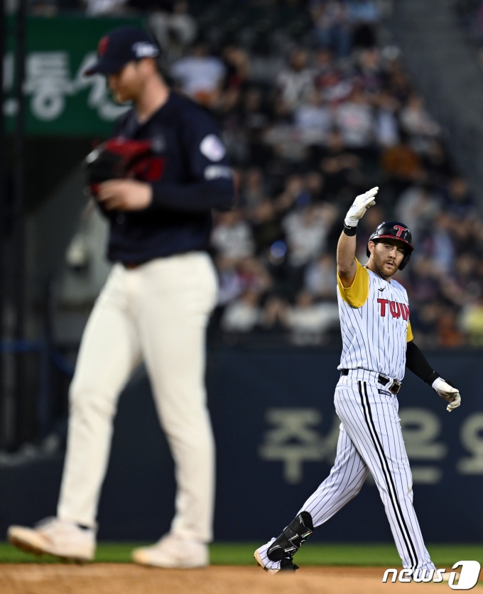 [사진] 1타점 2루타 날린 오스틴