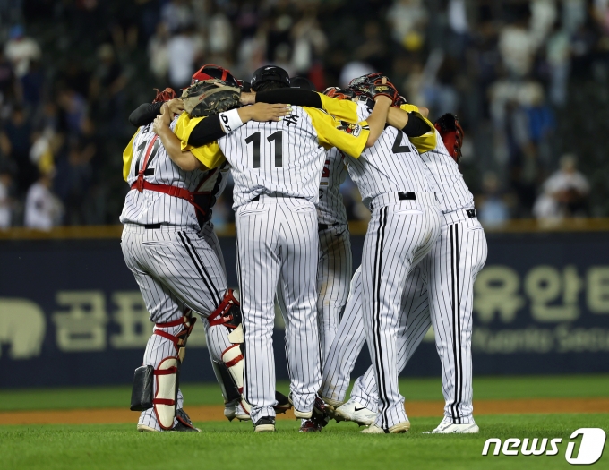 [사진] 엘롯라시코 3차전 승리한 LG