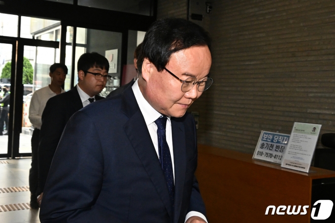 김재원 국민의힘 최고위원이 8일 오후 서울 여의도 국민의힘 당사에서 열린 윤리위원회에 출석하고 있다. (공동취재) 2023.5.8/뉴스1 ⓒ News1 황기선 기자