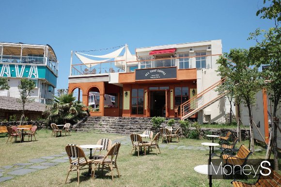 제주 애월읍에 있는 카페. /사진=연희진 기자