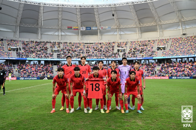 한국 U-20 대표팀이 오는 5일 오전(한국시각) 나이지리아를 상대로 U-20 월드컵 8강전을 치른다. 사진은 에콰도르와의 16강전 당시 경기를 앞두고 기념 촬영에 임한 선수들. /사진=대한축구협회