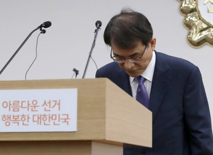 선관위의 감사원 감사 거부 입장을 둘러싸고 상반된 여야 반응이 나왔다. 사진은 지난달 31일 경기도 과천 선관위에서 고위직 간부 자녀 특혜 채용 의혹 등 관련 특별감사 결과와 후속대책을 발표하며 사과하는 노태악 중앙선거관리위원회 위원장. /사진=뉴스1
