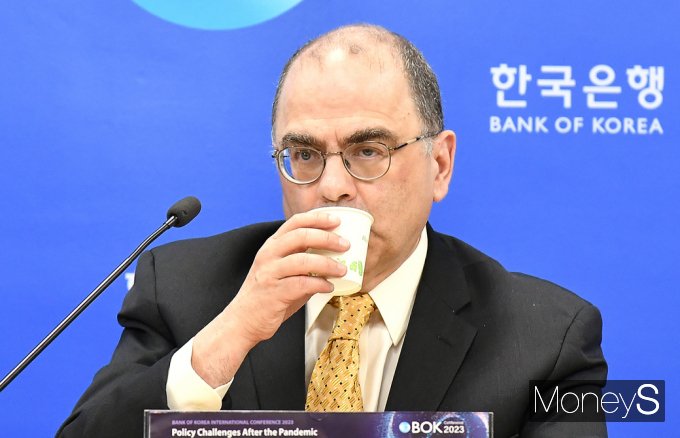 [머니S포토] 韓 취재진 만난 나라야나 코첼라코타 前 연은 총재
