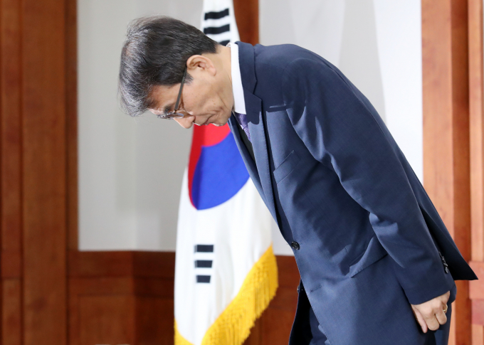 선관위의 감사원 감사 거부와 추가되는 채용 비리 정황으로 국민들의 분노가 커지고 있다. 사진은 지난달 31일 경기도 과천시 중앙선거관리위원회에서 고위직 자녀 특혜 채용 의혹 관련해 사과하는 노태악 선관위원장. /사진=뉴시스