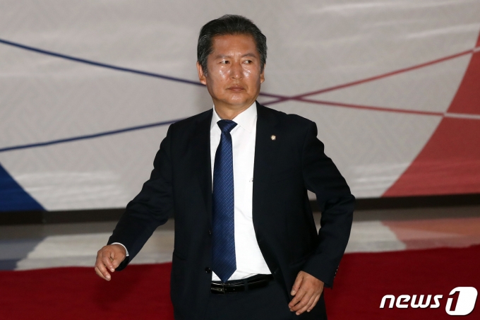 정청래 더불어민주당 의원이 30일 오후 서울 여의도 국회에서 열린 제406회 국회(임시회) 제2차 본회의에 참석하고 있다. 2023.5.30/뉴스1 ⓒ News1 황기선 기자