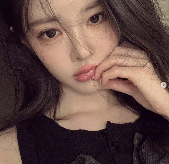 빅뱅 전 멤버 승리와의 열애설 당사자로 수차례 지목된 배우 유혜원이 승리와 결별을 암시하는 듯한 글을 남겨 주목받고 있다. /사진=유혜원 인스타그램