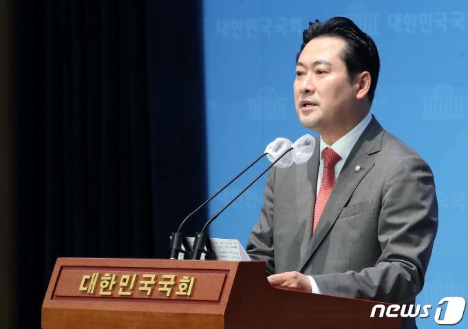 장동혁 국민의힘 원내대변인이 28일 서울 여의도 국회 소통관에서 민주당의 입법논의 동참을 요구하는 논평을 하고 있다. 2023.5.28/뉴스1 ⓒ News1 임세영 기자