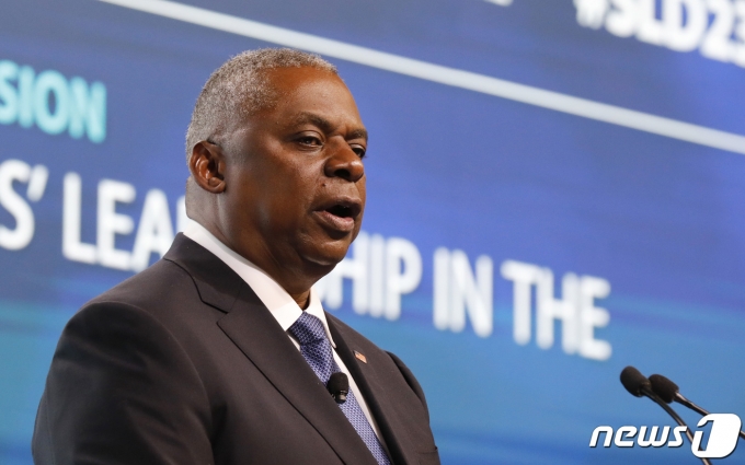 로이드 오스틴 미국 국방부 장관이 3일 싱가포르 샹그릴라 호텔에서 열린 아시아안보회의(ASC·샹그릴라 대화)에서 연설을 하고 있다. 2023.6.3/뉴스1 ⓒ News1 박지혜 기자