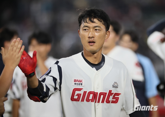롯데 자이언츠 노진혁은 2023시즌 KBO리그에서 가장 많은 끝내기 안타를 기록했다.(롯데 자이언츠 제공)
